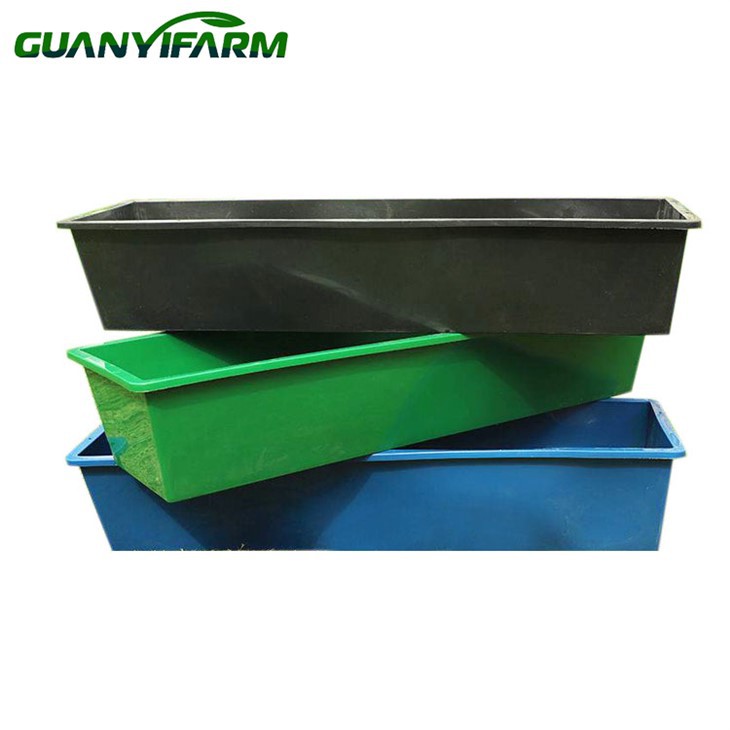Plastic Horse Feeding Manger